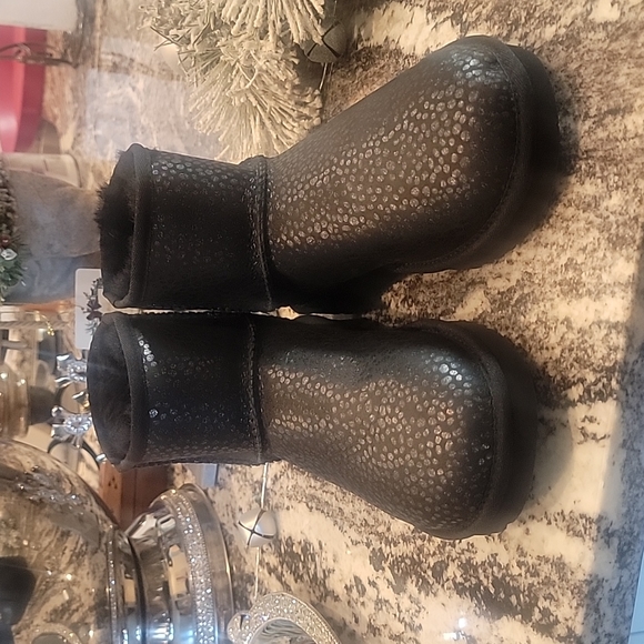 NWOT Blk UGG boots - Picture 6 of 6